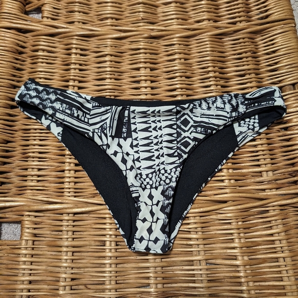 L*space Reversible Bikini - Size Small - Picture 3 of 6